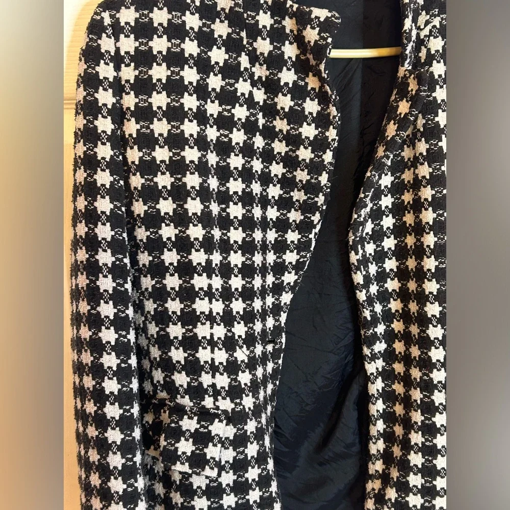 Austin Reed Black and White Houndstooth Blazer - Picture 3 of 7
